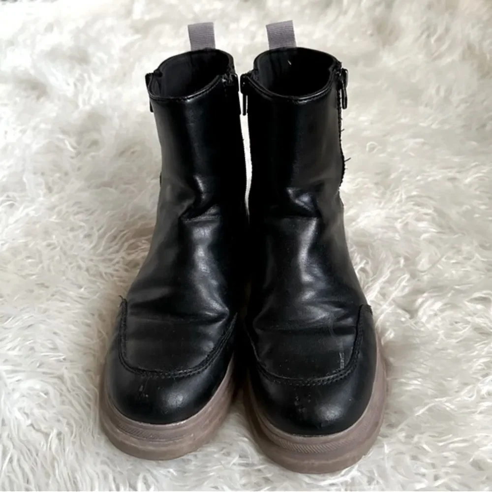 Zara black chunky